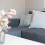 Cozy And Bright 2Bd Family Home