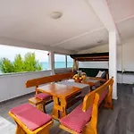 Apartmani Maja
