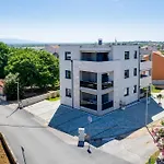 Salt Bloom Apartments Nin