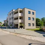 Salt Bloom Apartments Nin