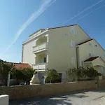 Tolles Appartement In Vir Mit Grill, Garten Und Terrasse Und Meerblick