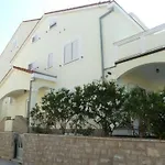 Tolles Appartement In Vir Mit Grill, Garten Und Terrasse Und Meerblick