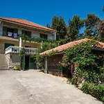 Wohnung Mit Terrasse, Grill, Garten Und Meerblick