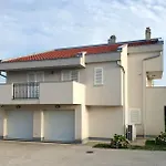 Holiday Home Gidas - Hot Tub, Gym, Playground