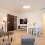 Apartments Mandre