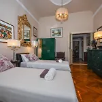 Large Three Bedroom, Center Of Old Town