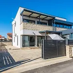 Ferienhaus Genster - Holiday Home Mirna Vir Kroatien