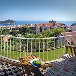 Sea And Old City View Apartment
