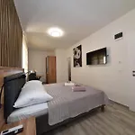 Jeta Studio & Rooms