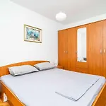 Apartment Klaudia - Two Bedroom Apartment With Balcony
