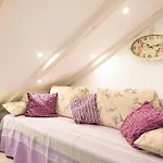 Guest House Gugily - Three Bedroom Apartment With City And Sea View