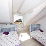 Guest House Gugily - Three Bedroom Apartment With City And Sea View