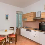 Apartment Tranquilo- Two Bedroom Apartment With Garden View
