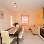 Apartments Kor Ula