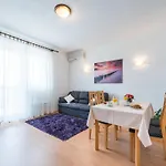 Apartment Lena - Three-Bedroom Apartment With Balcony And Sea View