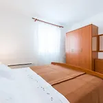 Apartment Lena - Three-Bedroom Apartment With Balcony And Sea View
