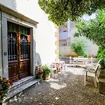 Guest House Ivana -Two Bedroom Apartment With Garden