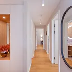 Apartment Floramye - Three Bedroom Apartment With Balcony