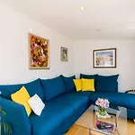 Apartment Emma - Two Bedroom Apartment With Balcony And Sea View