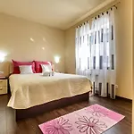 Villa Pave - Six-Bedroom Villa With Terrace And Swimming Pool