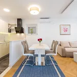 Apartments Lucija - Two Bedroom Apartment With Balcony And Sea View