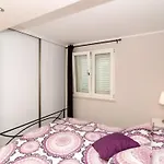 Apartments Gaura - Comfort One-Bedroom Apartment With Terrace