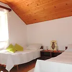 Villa Hortenzia - Three-Bedroom Apartment With Terrace And Sea View