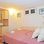 Nika Family Apartments - Basic Studio Apartment With External Terrace And Sea View A5