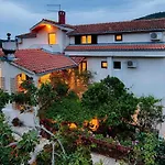 Apartments Malo Lago - One-Bedroom Apartment With Balcony And Sea View - Attic Apartment 3