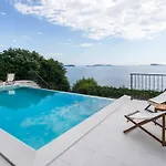 Villa Mirjana - Comfort Studio Apartment With Terrace And Sea View Cikas