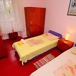 Villa Captain S Home - Four Bedroom Holiday Home With Terrace And Swimming Pool