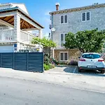 Apartments Vulicevic - Apartment Vulicevic A2 Free Private Parking