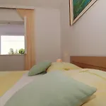Apartments Villa Marijana - One Bedroom Apartment With Terrace And Garden View Marijana 3