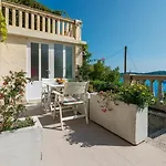 Apartments Kirigin - One Bedroom Apartment With Terrace And Sea View Luka
