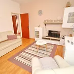 Apartments Peselj-Three Bedroom Apartment With Terrace And Sea View