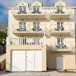 Villa Samba- Premium One-Bedroom Apartment With Balcony And Sea View