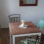 Apartment Mir - Studio Apartment With Garden View
