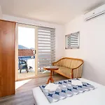 Apartment & Rooms Alan - One Bedroom Apartment With Balcony And Sea View