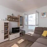 Apartment Gigi - Two Bedroom Apartment With Terrace And Sea View