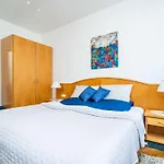 Down Town Apartments - One Bedroom Apartment With Balcony
