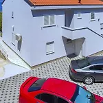 Apartments Vesela - Comfort One Bedroom Apartment With Balcony And Sea View