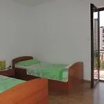 Apartments Travarevic - Two-Bedroom Apartment 4 Adults No2