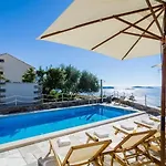 Apartment Lavilla - Two Bedroom Apartment With Balcony And Sea View Uti