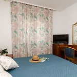 Apartments Villa Bell Memories-One Bedroom Apartment With Balcony And Sea View A4