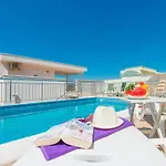 Villa Borna Apartments