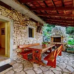 House Hidden Bay-One Bedroom Cottage With Terrace Ans Sea View