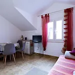 Apartment Niki - One-Bedroom Apartment With Balcony A2 1