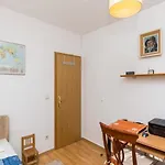 Apartment Jele - Two Bedroom Apartment With Balcony And Garden View