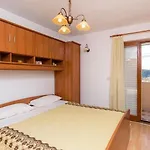 Apartment Jele - Two Bedroom Apartment With Balcony And Garden View