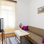 Apartment Lucy - Two Bedroom Apartment With Terrace And City View Gustin
